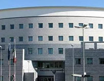 Colpiva con un sasso, condannato a 14 anni