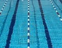 Pulizie in piscina, addetto intossicato dal cloro