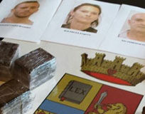 Si fingono turisti e trasportano droga, in manette