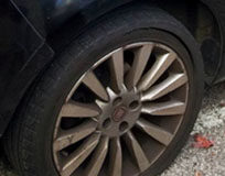 Bucava le gomme delle auto: pensionato arrestato