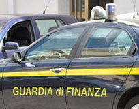Falchi sulle aziende in crisi: tre arresti
