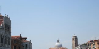 Venezia, assembramento di fronte ad un locale: chiusura per cinque giorni Una veduta di Venezia - foto di repertorio