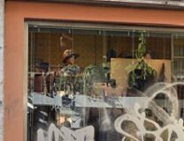 IMBRATTATA VETRINA DEL CENTRO