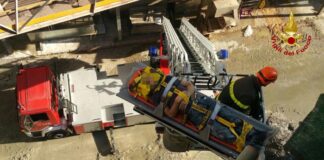 Malore sull’impalcatura, operaio soccorso dai pompieri
