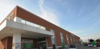 Ruba due quaderni per scuola. La Pam lo denuncia, ma un carabiniere dal cuore d’oro paga per lui