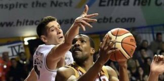 Reyer ko; playoff in bilico
