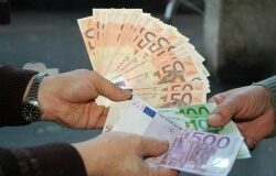 007 rischia processo: intascava mazzette