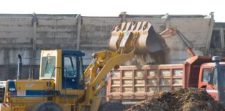 Tragedia nel trevigiano, operaio schiacciato da una ruspa