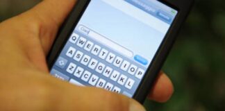 Truffa del finto sms, pensionato mestrino “alleggerito” di 60 mila euro sms - foto di repertorio