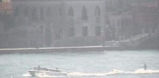 Metti un giro in Laguna facendo sci d’acqua…