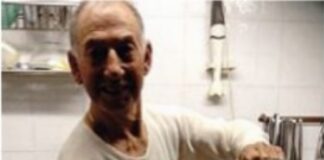 Pescato un branzino di 11 chili “a mano”