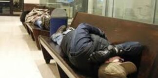 Dormitorio notturno ancora aperto per i senza dimora