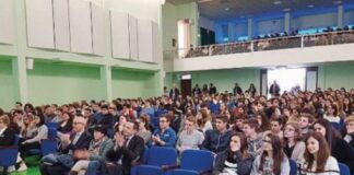 Studenti a sostegno dei politici: “Non tutti sono ladri”