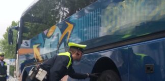 Polizia Locale controlla bus in partenza per la gita scolastica