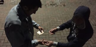 Morto per overdose nel bagno del Mc Donald’s, ora il pusher è in manette