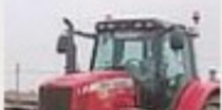 Ladri fuggono con il trattore