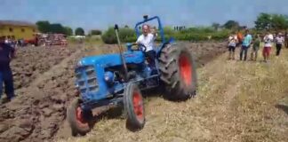 Zaia prova il trattore a Chiarano