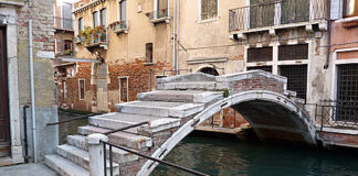 Venezia cade a pezzi? Il video