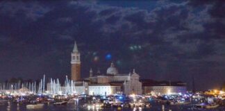 Affonda una barca al Redentore.