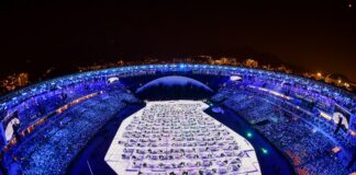 Rio 2016, Vanderlei de Lima accende la fiamma olimpica