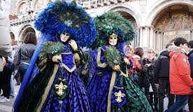 Carnevale di Venezia, presentato il programma 2017 Due maschere del Carnevale di Venezia (foto d'archivio)