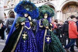 Due maschere del Carnevale di Venezia (foto d'archivio)