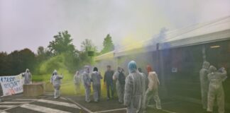 ATTACCO NO GLOBAL AL GAZEBO DELLA LEGA NORD AL MERCATO ORTOFRUTTICOLO DI TREVISO. BOMBOLETTE SPRY E FUMOGENI, SPINTONI E MINACCE CONTRO IL SEGRETARIO PROVINCIALE DEL CARROCCIO, DIMITRI COIN.