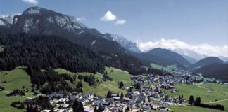 Sappada passa al Friuli Venezia Giulia. Lo ha deciso il parlamento. Ma pure comuni del veneziano e del trevigiano chiedono ora il trasferimento alla vicina regione autonoma.