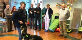 Festa per i bimbi di Pediatria. Arriva Cedric, pastore tedesco antidroga in dotazione alla Polizia di Stato.