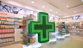 Covid-19, arriva l’ok della Regione ai protocolli di vaccinazione in farmacia Una farmacia - foto di repertorio