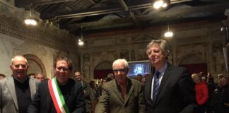 Inaugurata a Palazzo dei Trecento la mostra fotografica di Orio Frassetto. Una indagine nei quartieri della città tra chiaroscuri vista con l’occhio di un artista.