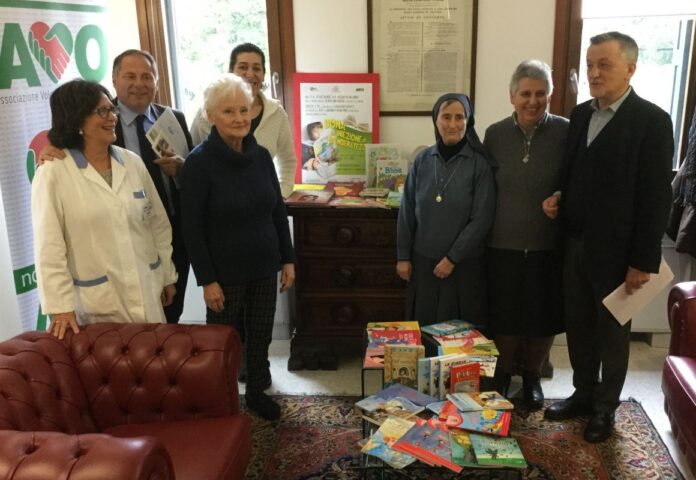 FOTO CONSEGNA LIBRI rit