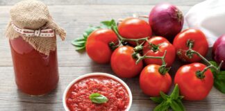 Polastro in tecia con la salsa di pomodoro