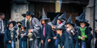 APRE LA SCUOLA DI MAGIA