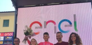 Mazzucco conquista Gaiole e va in maglia Rosa
