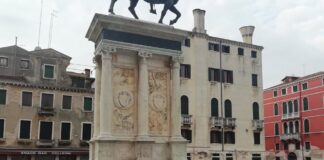 Venessia.com, uno striscione per i lavoratori dell’Ospedale Civile Striscione Venessia.com