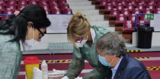 A Venezia test sierologici per persone a contatto con il pubblico Brugnaro si sottopone al test sierologico