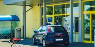 Spinea, tenta rapina al discount con il coltello, la cassiera reagisce Rapina IN's
