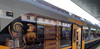 In treno (per sbaglio) con l’abbonamento del padre, 280 euro di multa Treno regionale - foto di repertorio