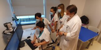 A Chioggia trattamento dell’ictus più veloce grazie alla telemedicina il Primario Quatrale con alcuni collaboratori durante una seduta di telemedicina