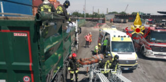 Marghera, operaio bloccato in un semirimorchio per un malore operaio soccorso da SUEM e Vigili del Fuoco