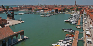 Arriva Barch-in, il primo drive-in in barca Bacino dell'Arsenale di Venezia