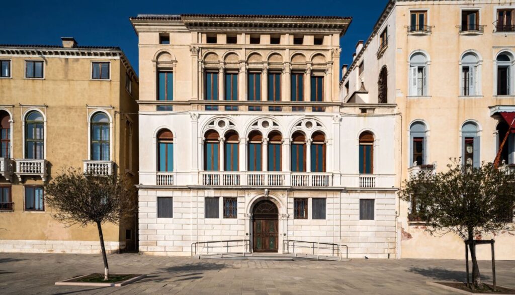 Facciata Palazzo V-A-C Zattere