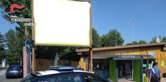 Urla e schiamazzi notturni in camping: arrestati due turisti per resistenza e oltraggio Arresto