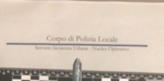 Pestaggio in strada a Carpenedo: la Polizia locale individua i due aggressori il cacciavite sequestrato