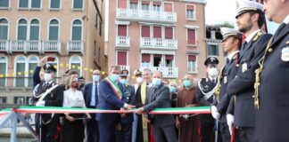 Inaugurazione del Ponte Votivo, Brugnaro: “Questo Redentore assume un valore più intimo” taglio del nastro per il Ponte Votivo