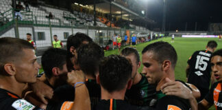 Venezia salvo! Aramu festeggiato dai compagni dopo il goal©MARCO SABADIN/VISION