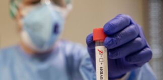 Vaccinazioni Covid 19, infermieri preoccupati: “Non è con un servizio di fortuna che si risolve il problema” Tampone per Covid-19