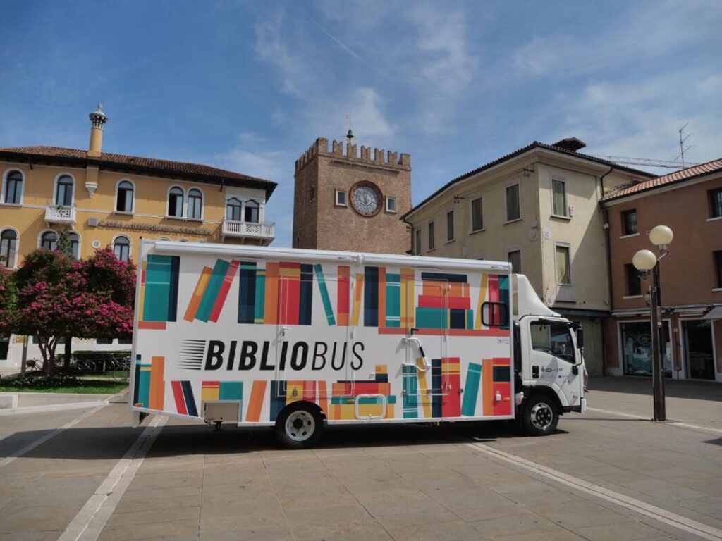 Il Bibliobus in centro a Mestre