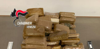 Detenzione di droga per spaccio, due arresti La droga sequestrata